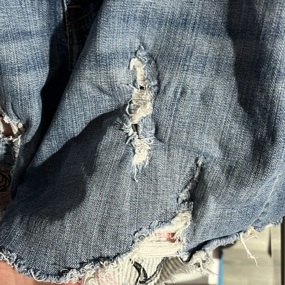 Lane Bryant distressed floral denim jean shorts size 14 - Picture 5 of 5